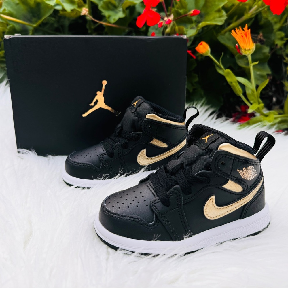 Toddler Jordan 1 Mid Black & Gold Sneakers